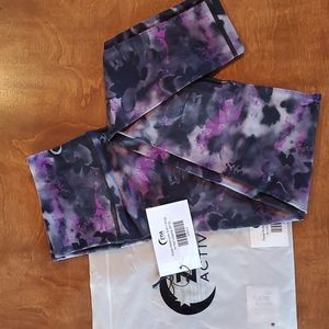 Zyia Watercolor Soft n Snug hi-rise legging 28" EUC With bag and tag